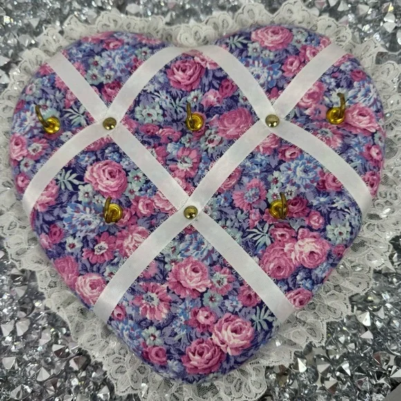 Jewelry key holder hooks handmade Floral Heart-Shaped Cushion with Lace Trim - Picture 4 of 8
